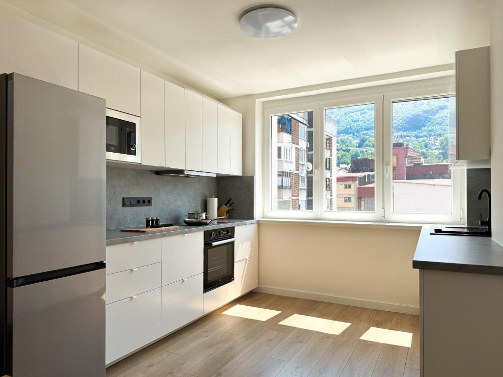 Bright modern apartment, 100m from Sarajevo City Hall & Old Town - 4