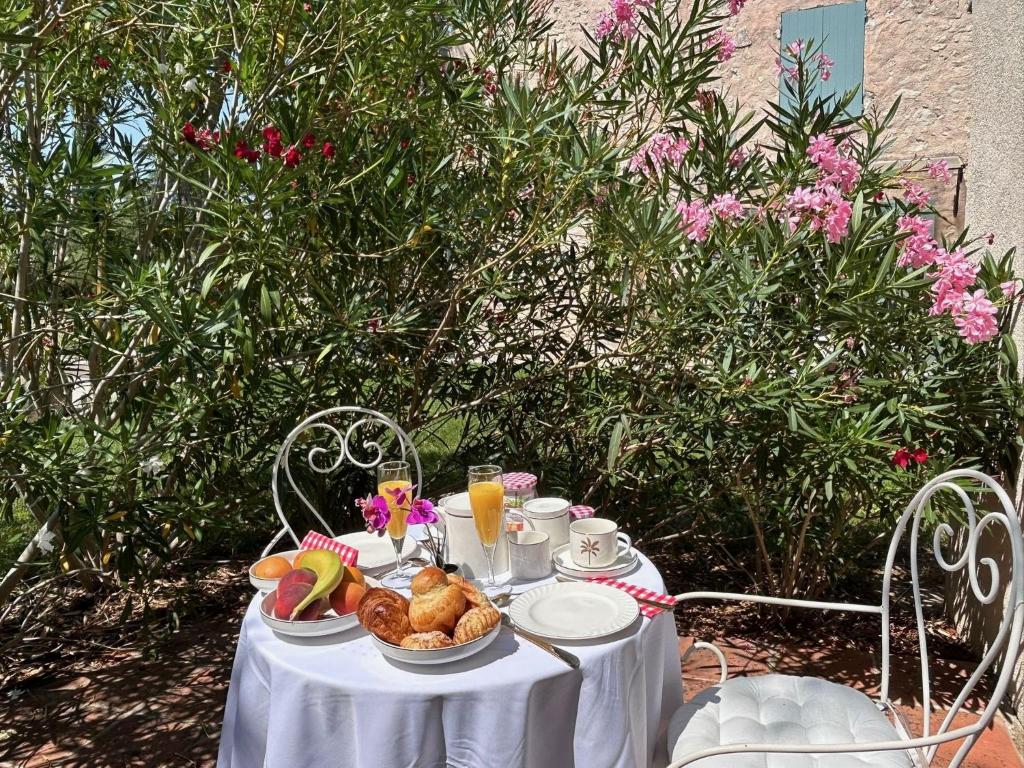 Mas de la Calade Bed & Breakfast - 2