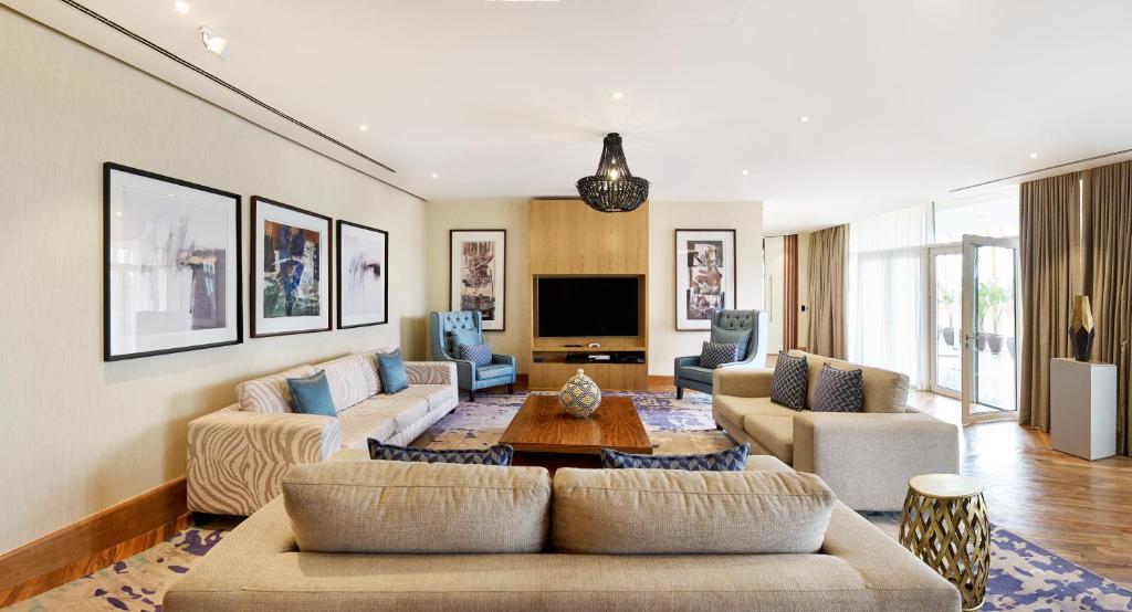 ラディソン ブル ホテル & コンベンション センター キガリ (Radisson Blu Hotel & Convention Centre Kigali) 共用ラウンジ/TVエリア