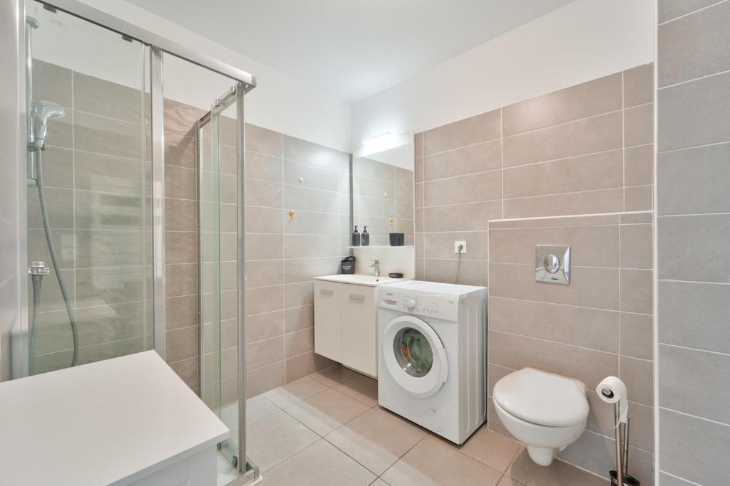 Lovely 1BR with garden, private parking & Sea View - 5