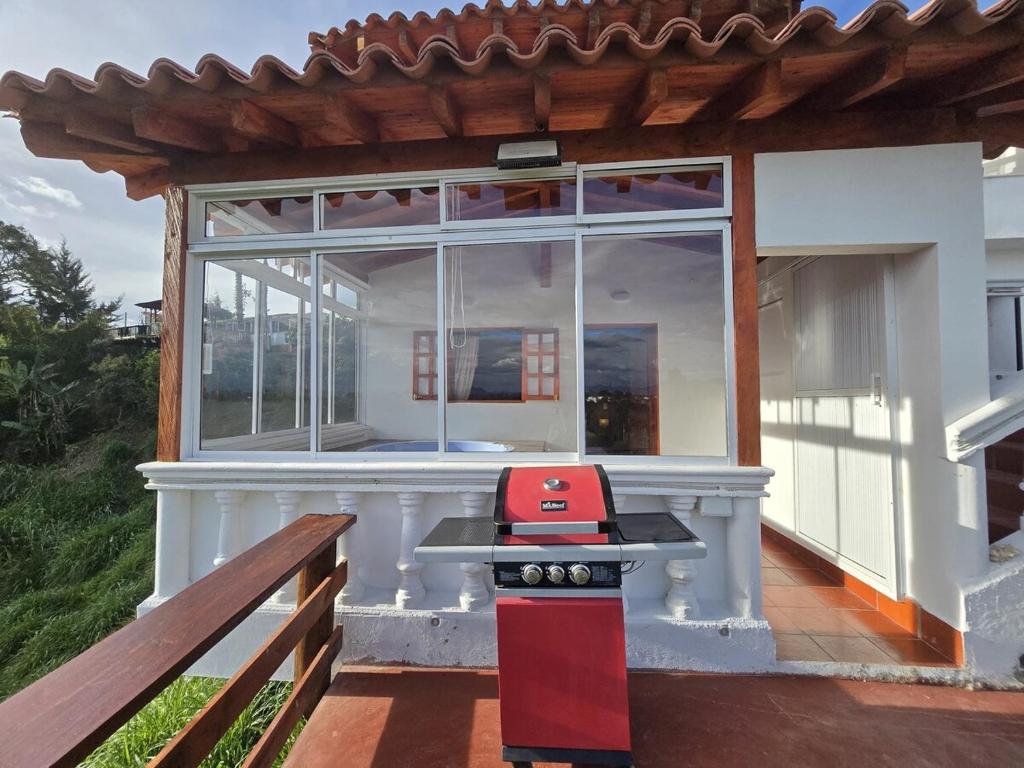 Luxurious country cabin, BBQ, Jacuzzi, TV, WiFi - 5