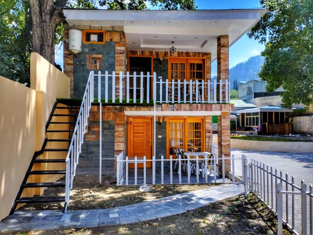 Walnut Nest Villa Kalam by Khan Familia Travels, Kalām