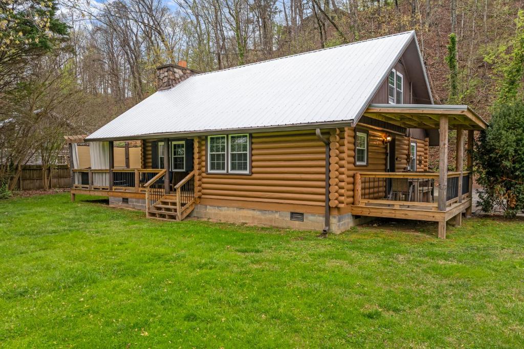 Creekside Hideaway by American Patriot Getaways, Pigeon Forge