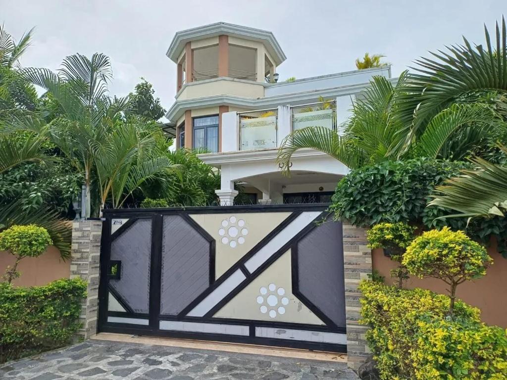 Spacious Apartment in Mahébourg with Sea View, Mahébourg