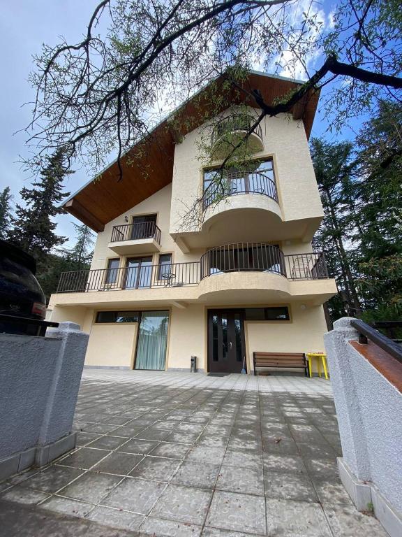 Gold-Krtsanisi, Tbilisi