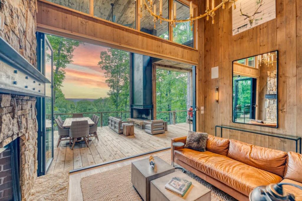 Greenridge- Upscale Architecture and Modern Design, Blue Ridge