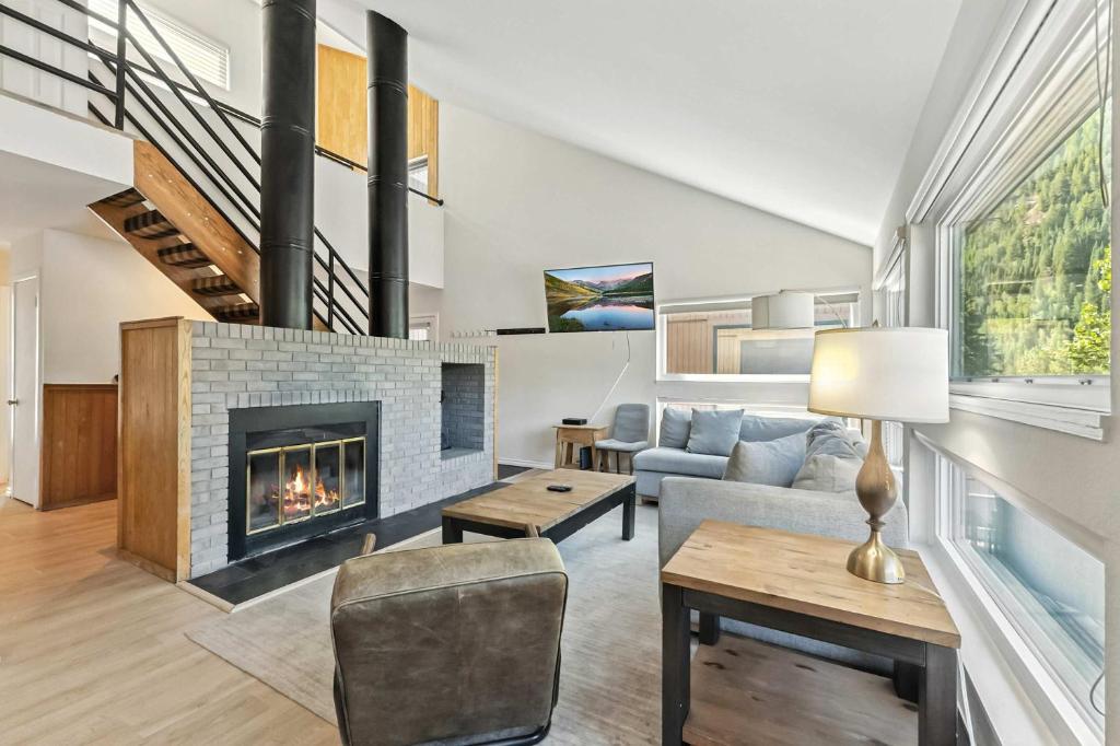 East Vail Condo Shared Pool & Hot Tub, Vail