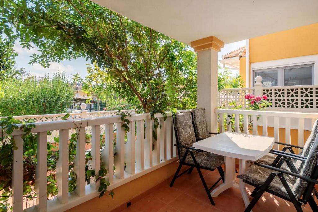 Pretty Bungalow With Private Garden - 5