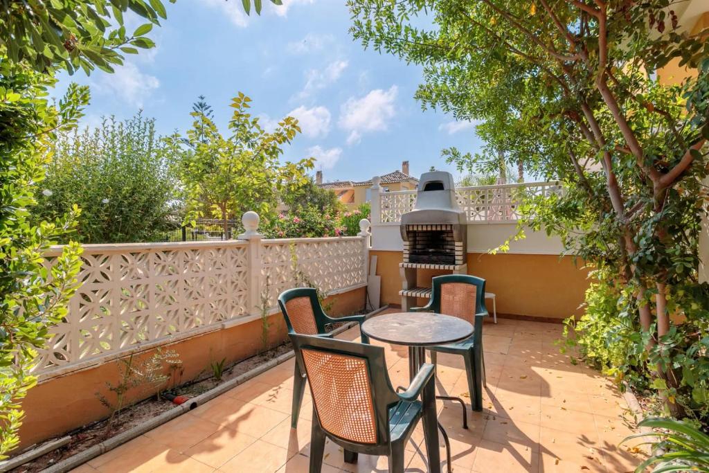 Pretty Bungalow With Private Garden - 2