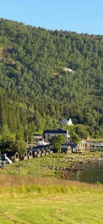 Base Camp Hamarøy, hotel in Sørkil