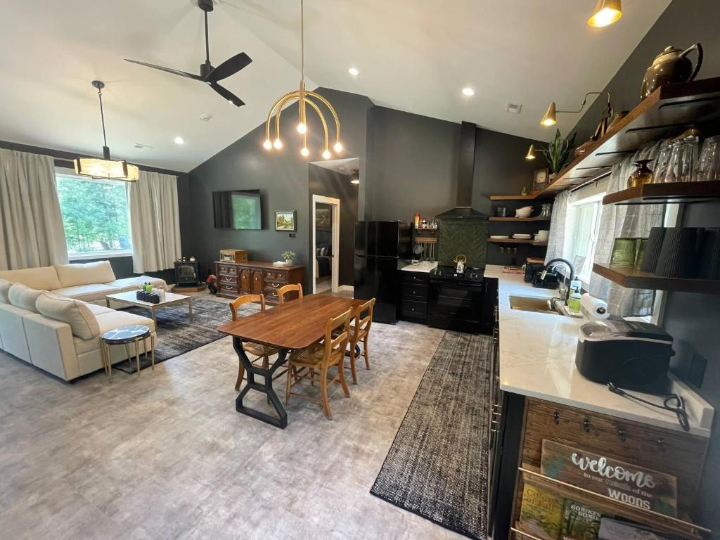 New Listing 2BR/2BA on Trout Lake HotTub & Firepit, Plainville