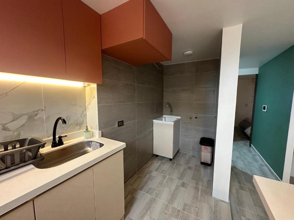 Apartaestudio moderno en el centro de la ciudad - 4