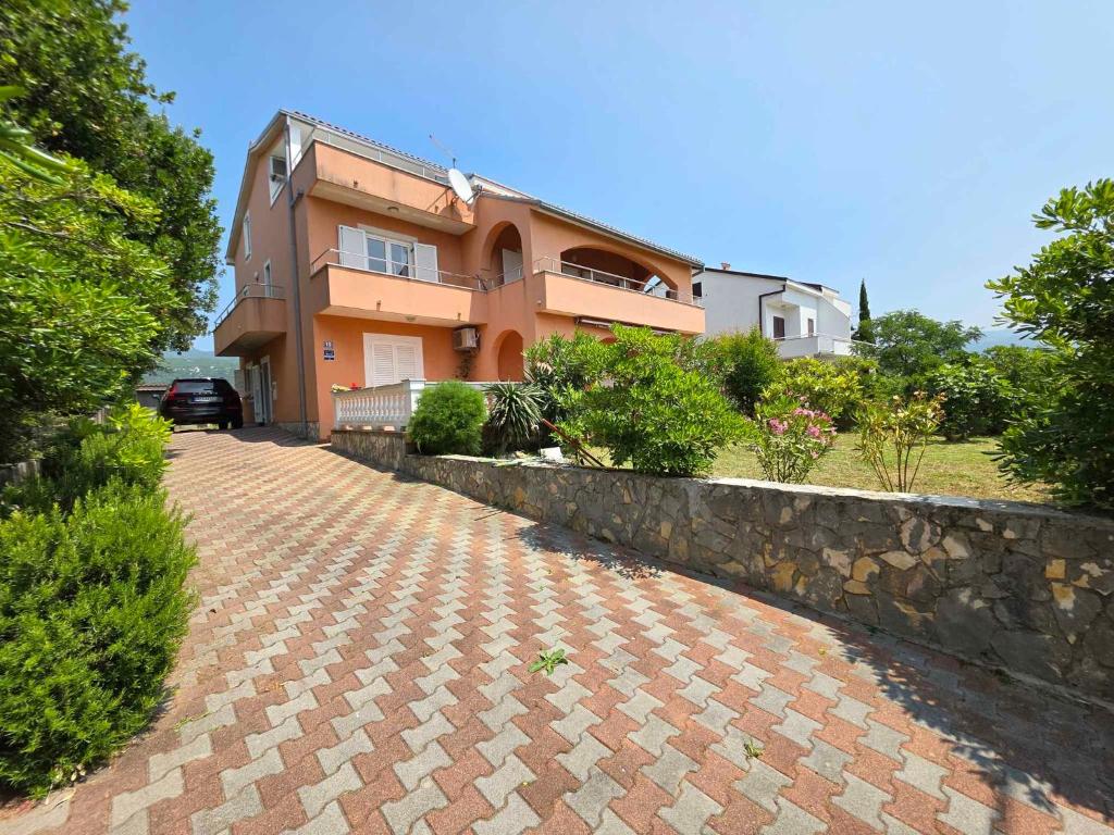 House and Apts. in Novi Vinodolski 27322, Novi Vinodolski