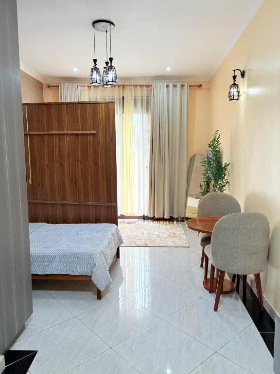 Sunset Hideout Bunga- Spacious Studio Apartment, Kampala