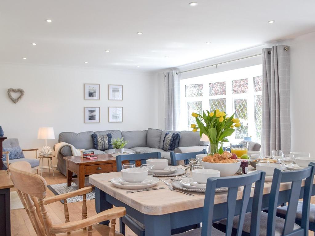 Springfield, Lamphey