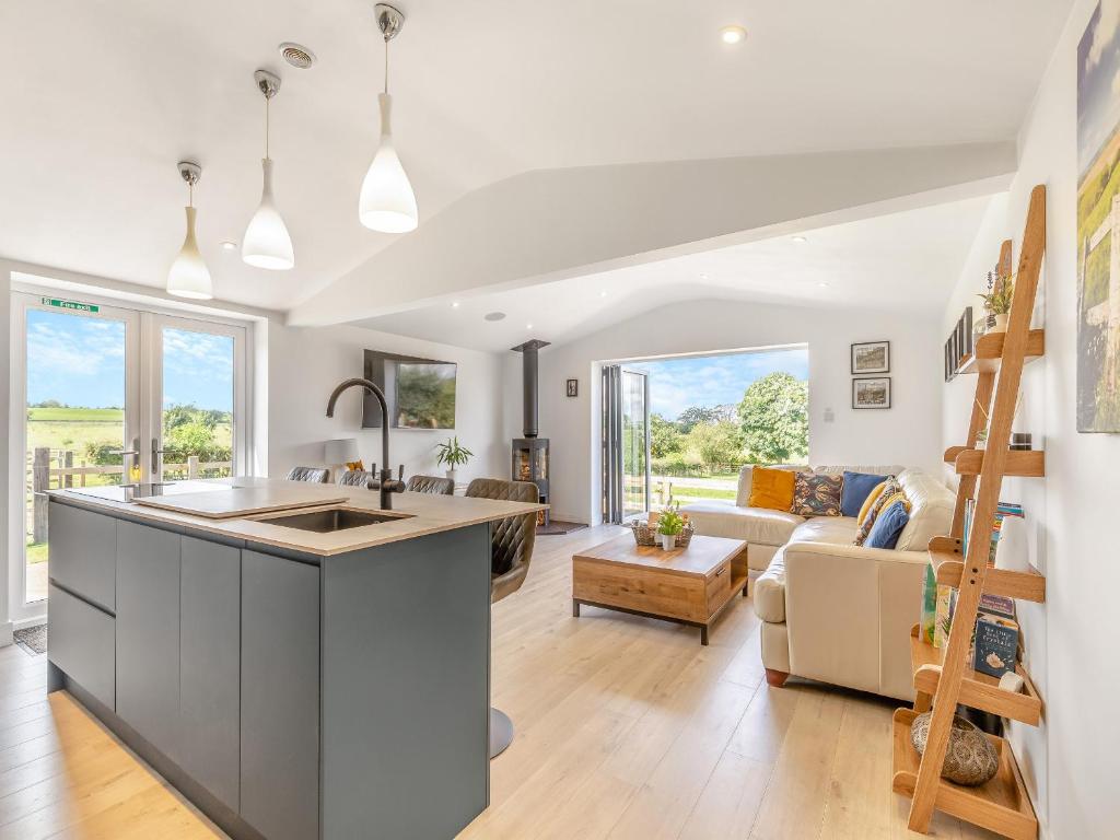 Sheep Meadow, Wetleyrocks