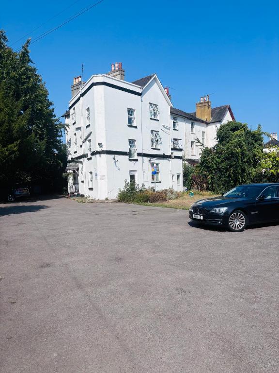 Crescent Hotel, Reading