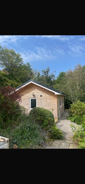 Skye Blue Bothy, Teangue