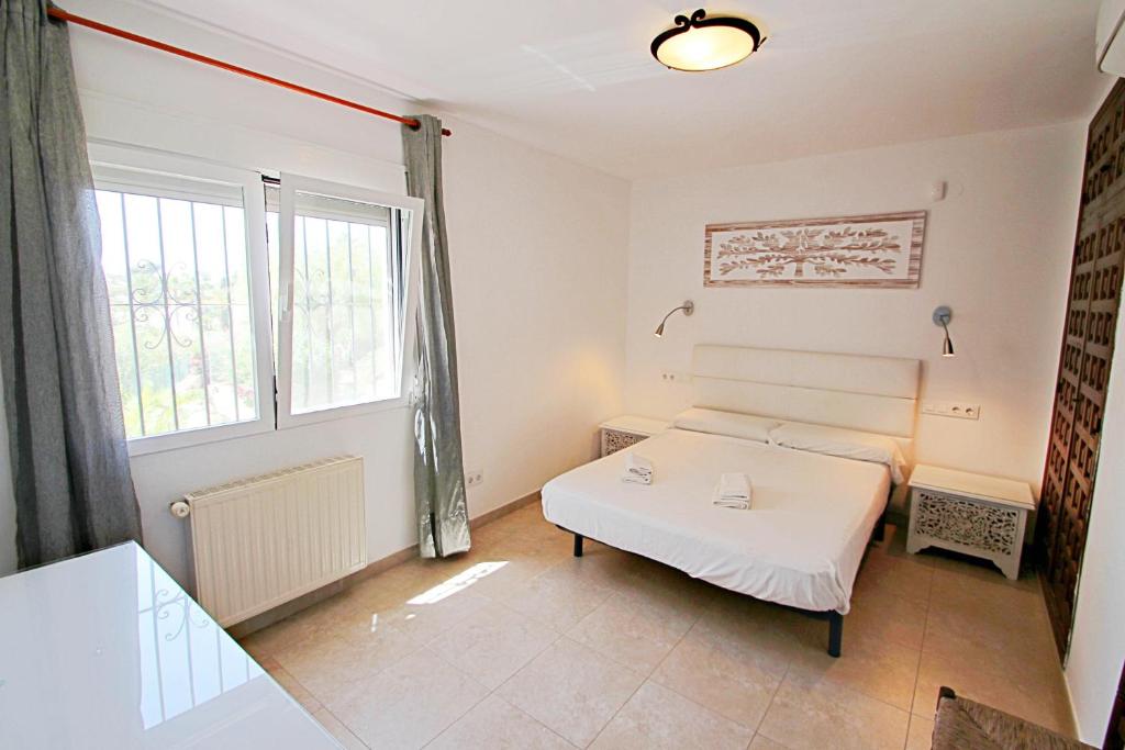 Ana - modern villa with splendid views in Benissa - 3