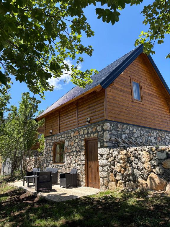 Arhetip, Djedova Villa, Žabljak