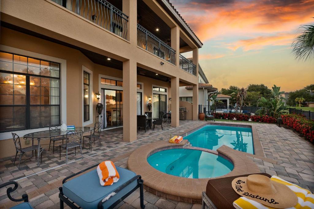 HEATED Pool & Cinema in Reunion 6MI to Disney, Kissimmee