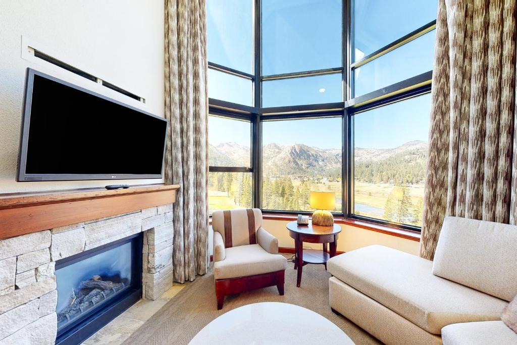 Everline Resort & Spa 810, Olympic Valley
