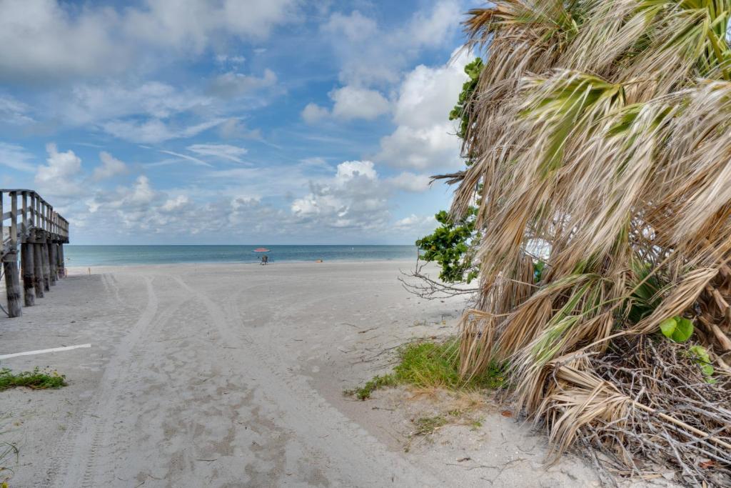 Steps to Gulf Updated Duplex in Redington Shores!, St Pete Beach