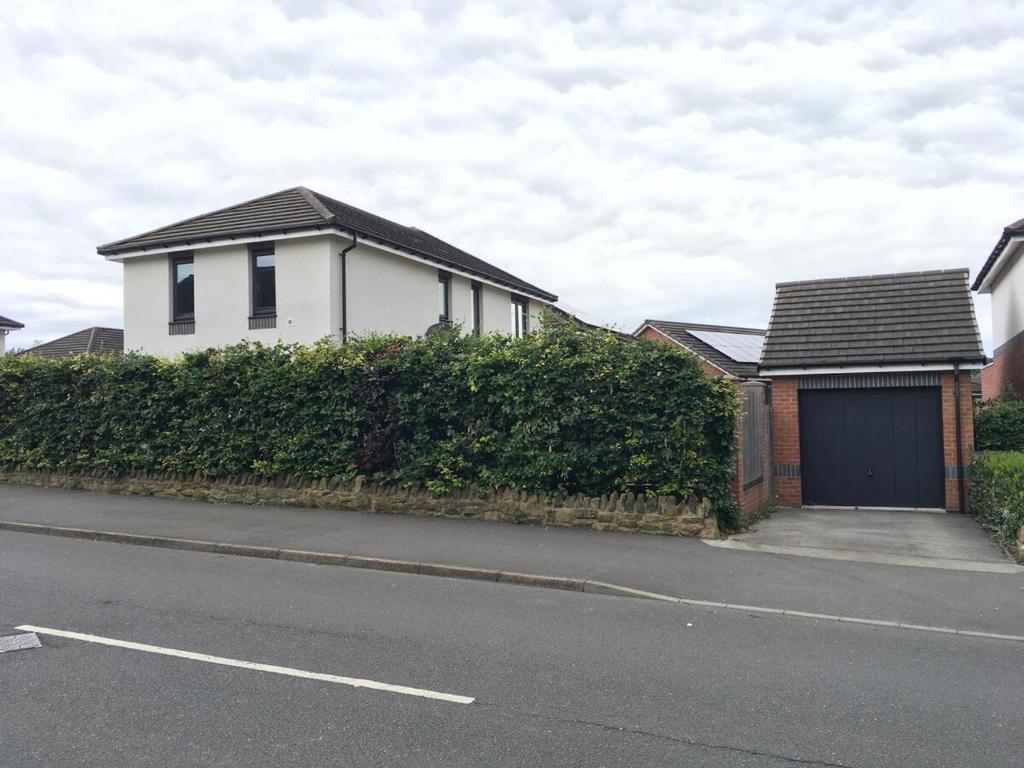 Detached house for family, Hillsborough
