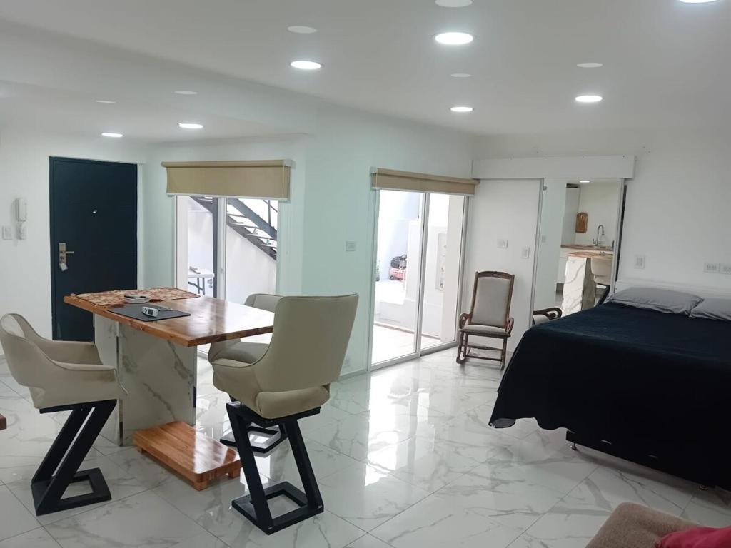 Acogedor monoambiente de patio interno - 4
