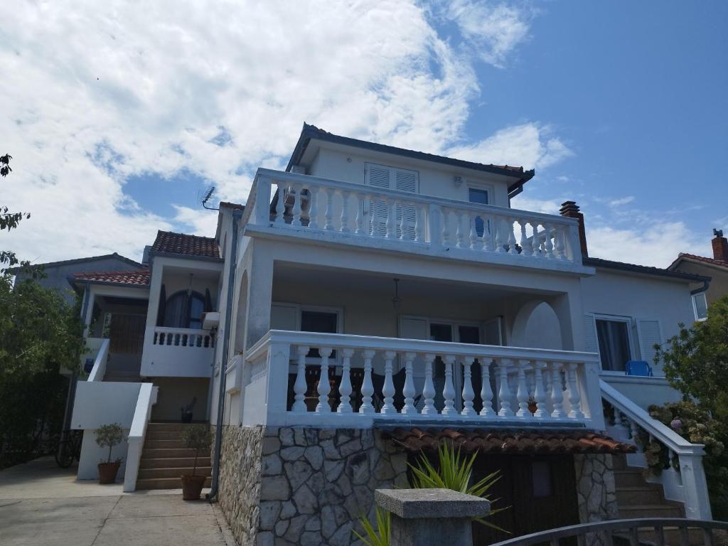 Apartments by the sea Tkon, Pasman - 6221, Tkon