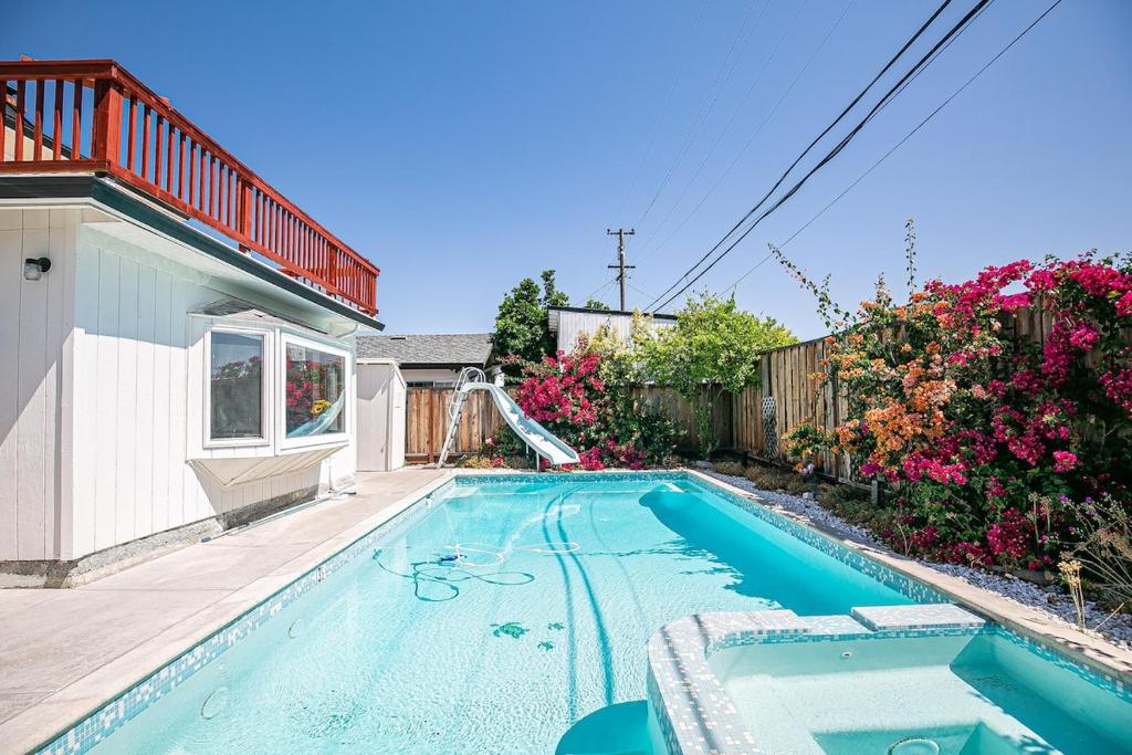 Fun 3BR with Pool & Slide, Pet Friendly in San Jose, San Jose