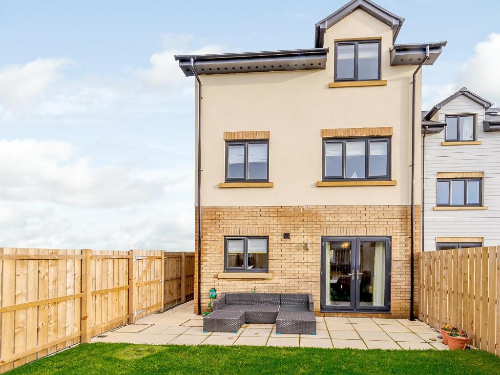 Coastal Retreat, Amble