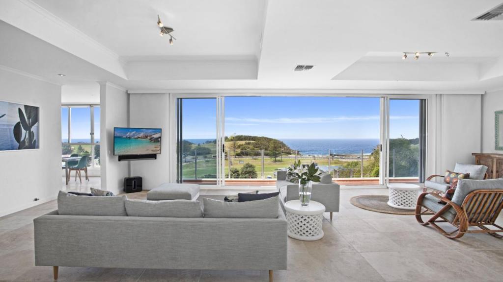Amazing Views, Luxury Apartment, Easy Walk To Terrigal Village, Terrigal