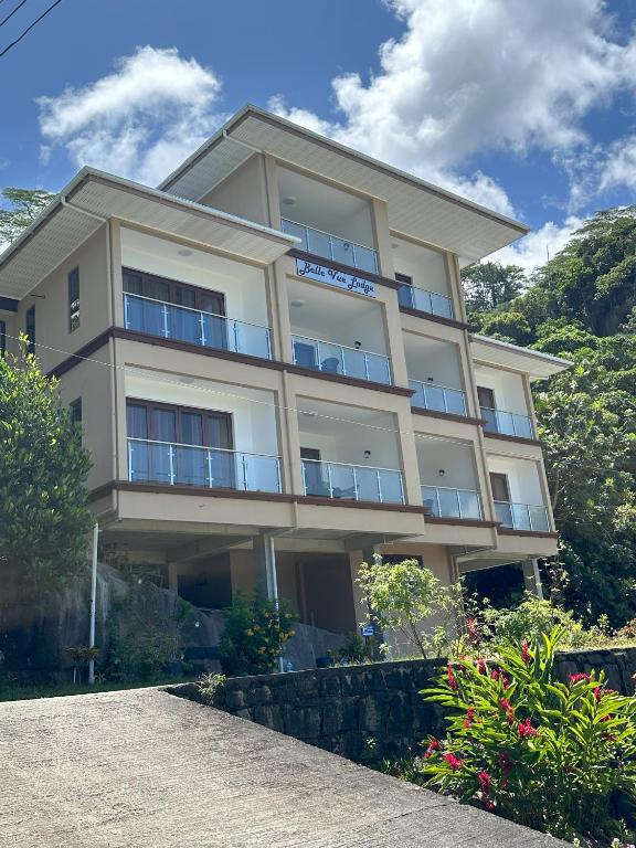 Belle Vue Lodge, Victoria