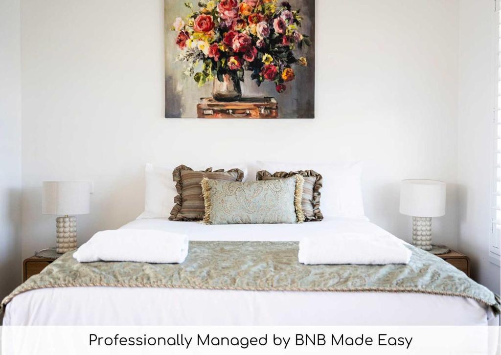 The Elm Apartments - The Gold Room, Orange