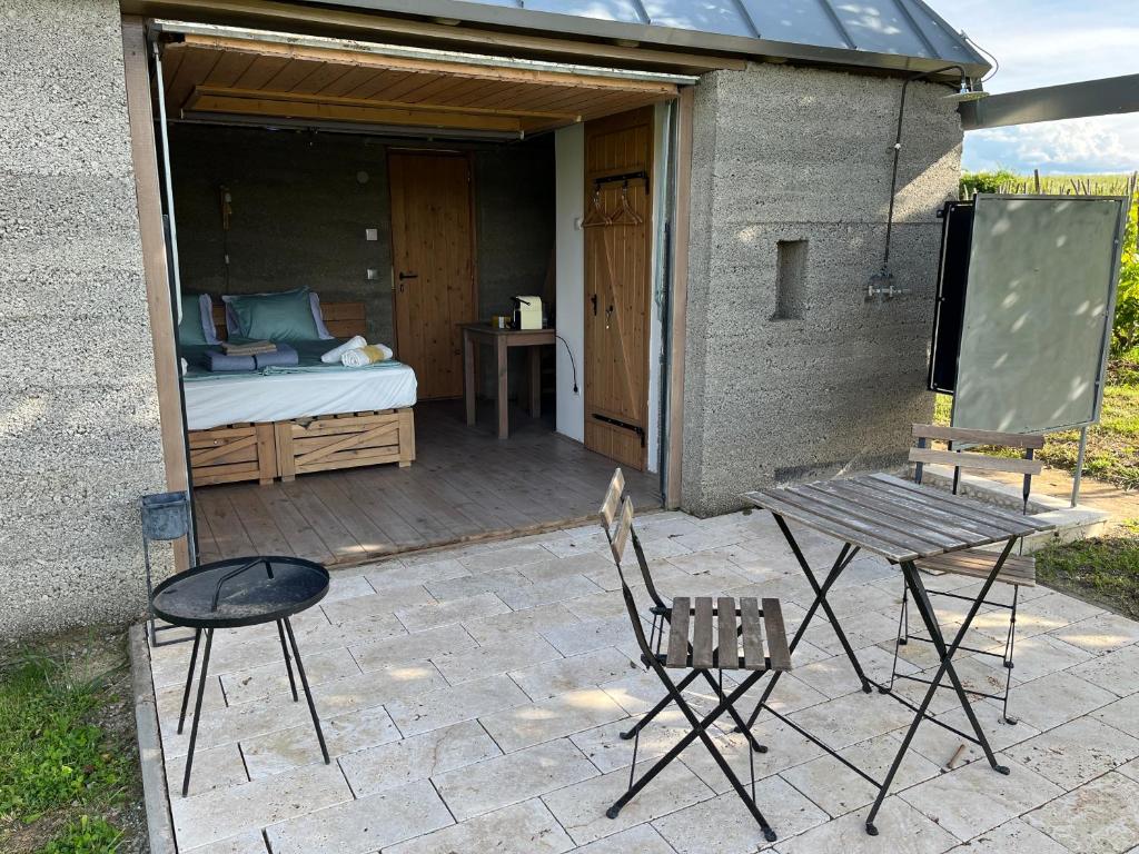 Shower, Csernus Doki bor-grillterasza es bungalloi in Eger
