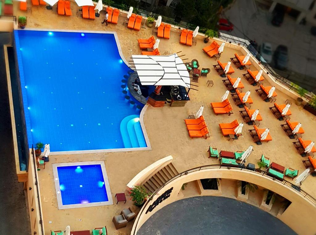 Swimming pool, BURJ ON BAY Hotel in Kfar Yassine