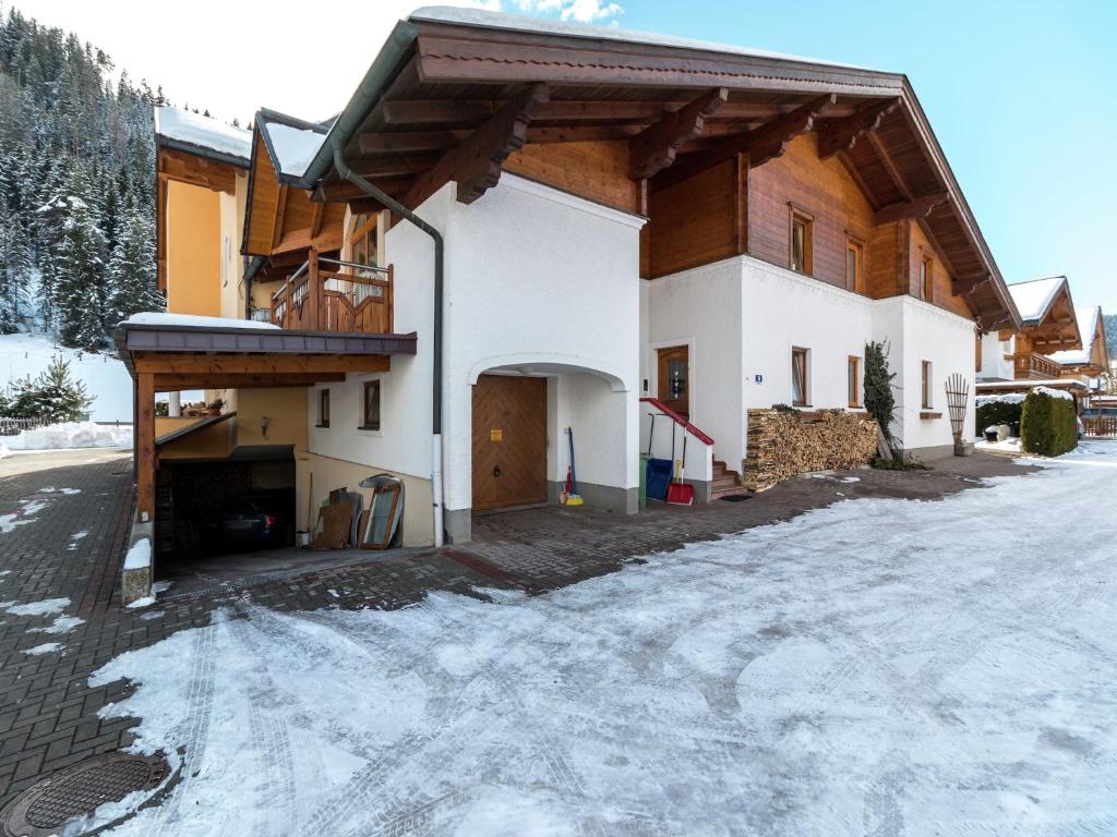 Apartment in Altenmarkt near Ski Slopes, Altenmarkt im Pongau