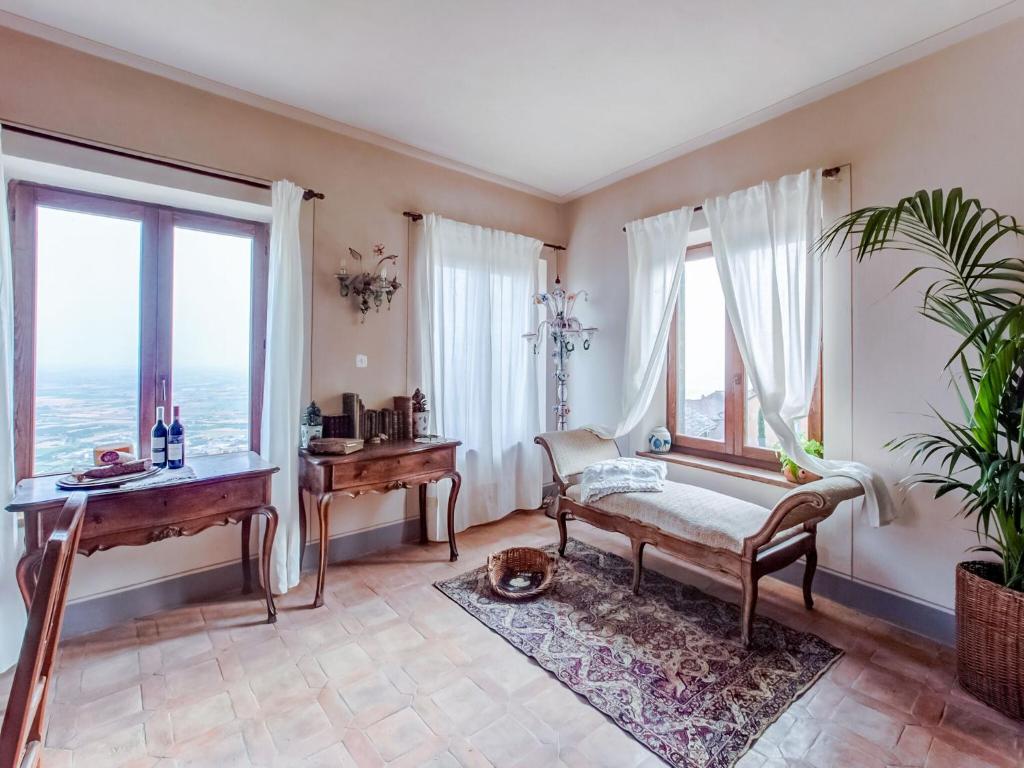 Spacious villa in Cortona with private pool - 2