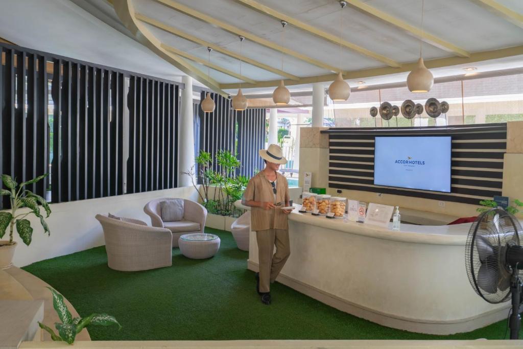 Shared lounge/TV area