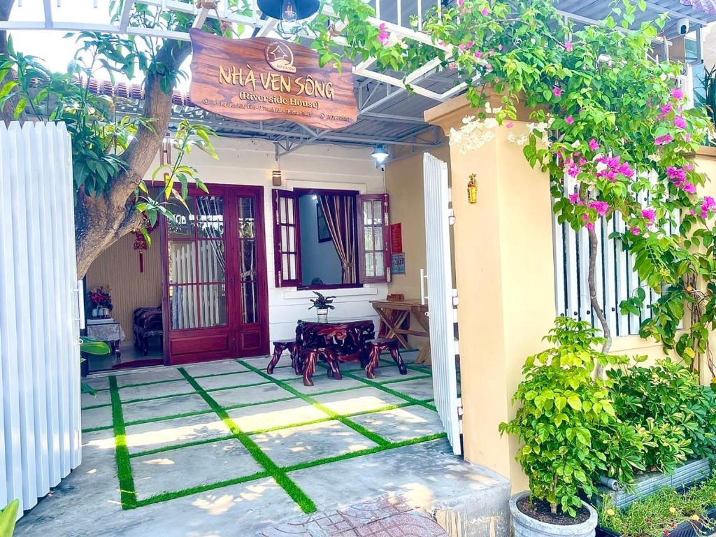 Nhà Ven Sông Phan Thiết, Phan Thiết