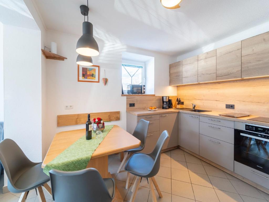 Apartment in Hollersbach near Ski Lift - 3