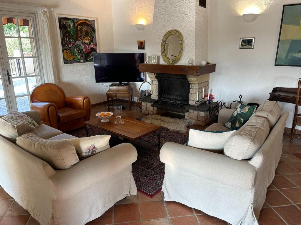 Holiday Home in Lorgues with Pool - 2