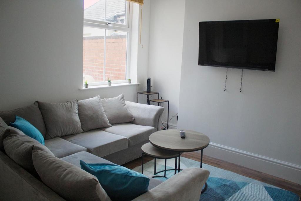 Cosy, Comfortable Home Discounts Available, Birmingham