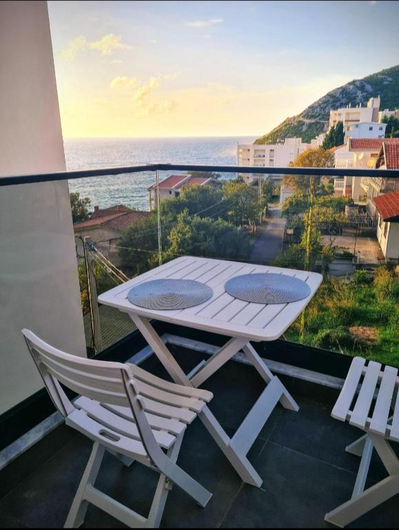 Helen Lux Apartments - 1