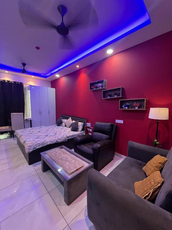 Supertech Panoramic View Studio Flat 11th Floor, Noida