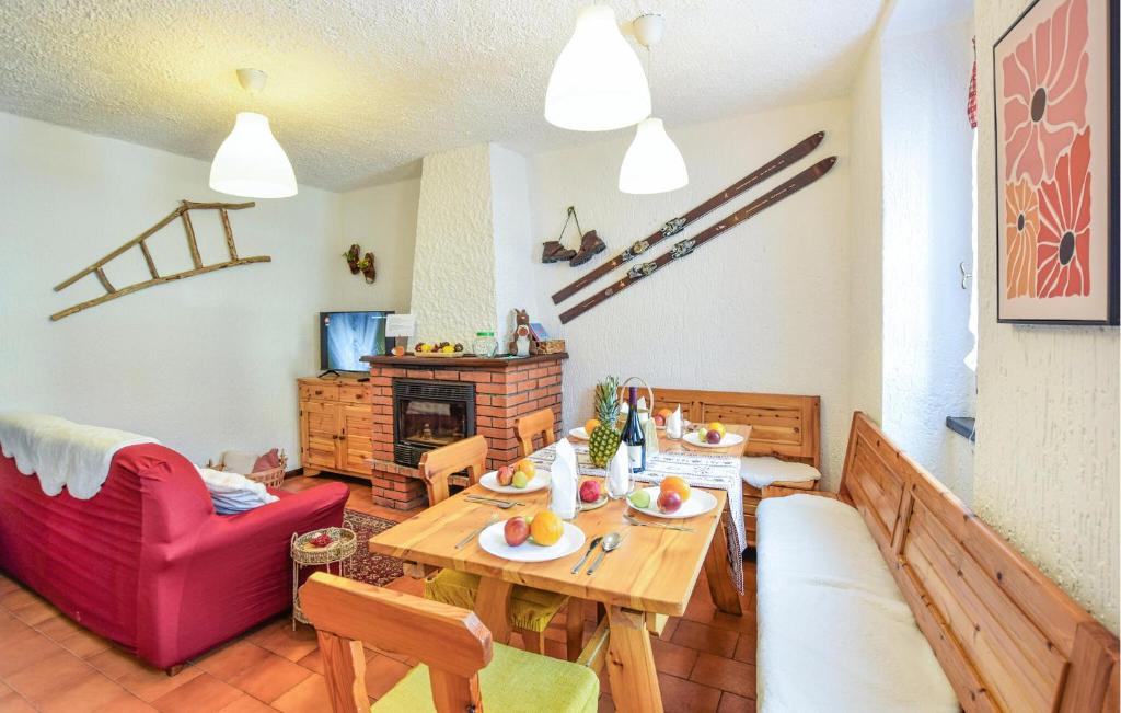 2 Bedroom Lovely Apartment In Ponte Di Legno - 1
