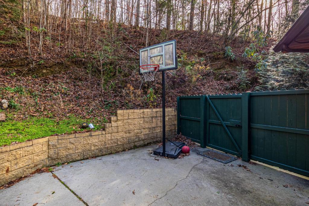 Rustic Romance by American Patriot Getaways, Conner Heights