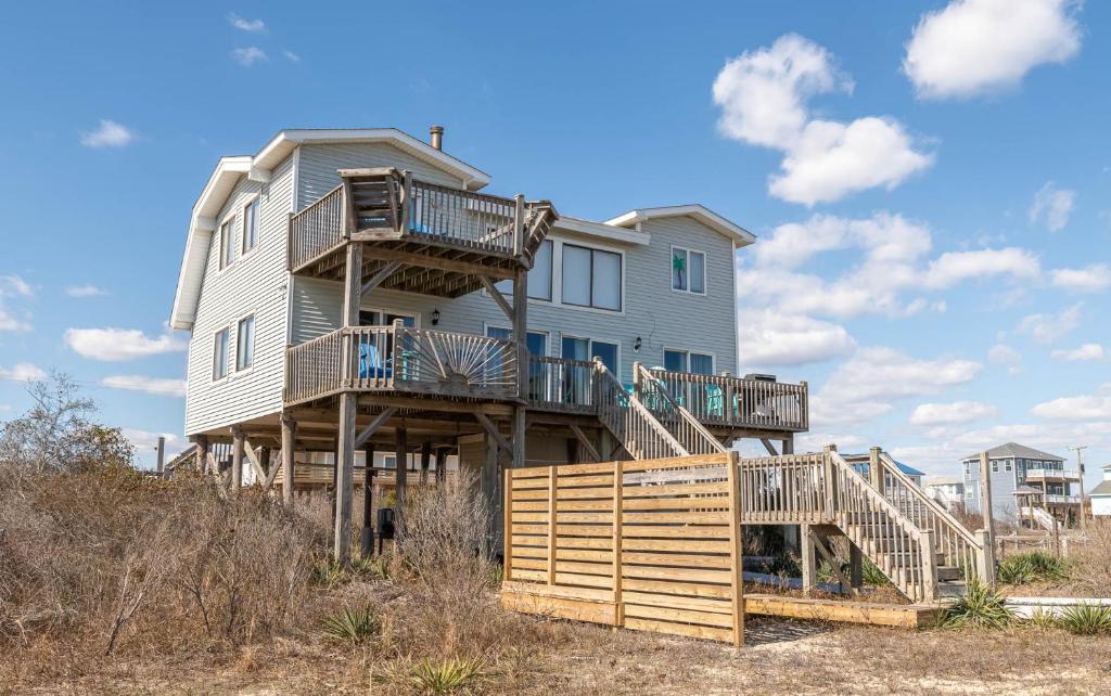 C9083 Cavallo Dunes - Oceanfront, 3 Bedrooms, Hot Tub, Pets OK, 4x4 Area, Knotts Island