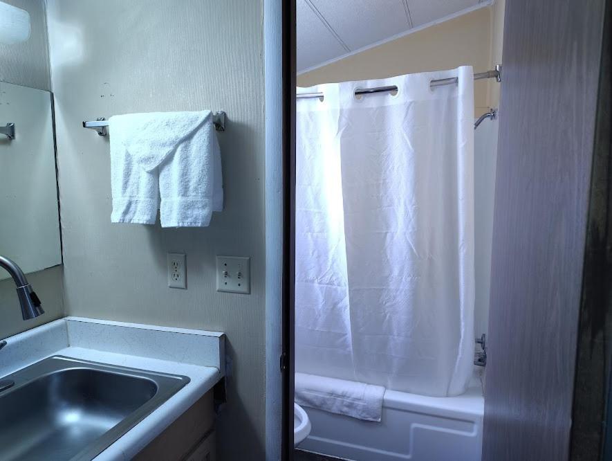 1st Interstate Inn, Sterling